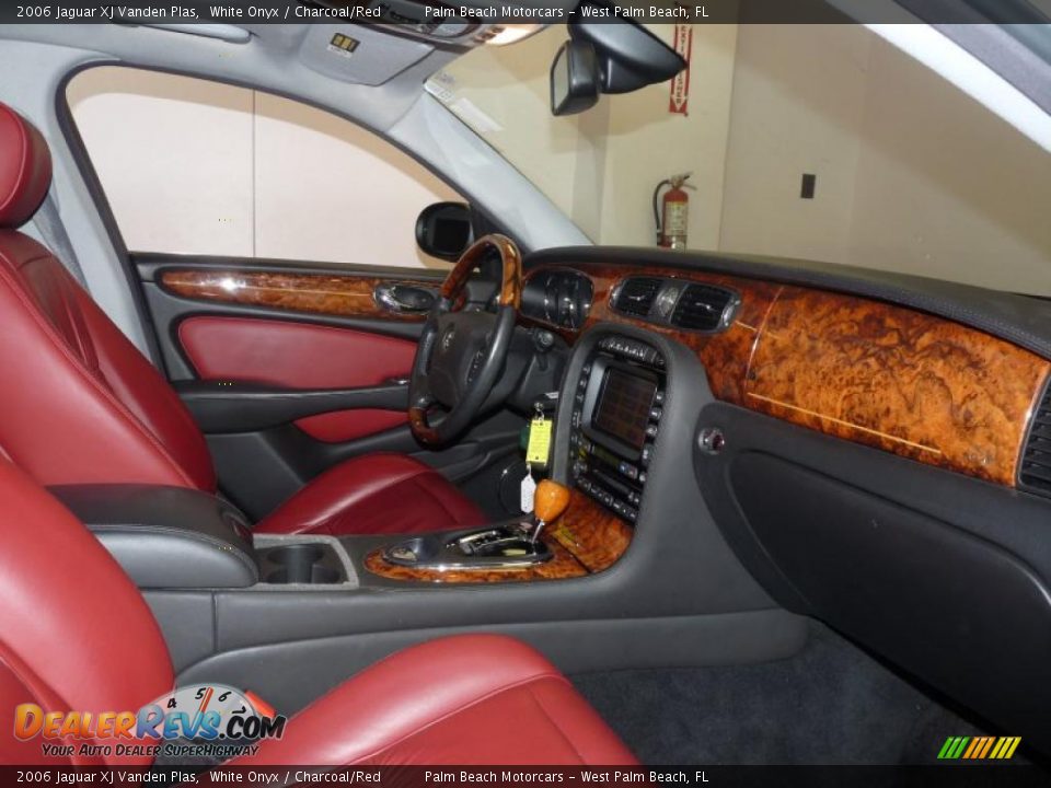 2006 Jaguar XJ Vanden Plas White Onyx / Charcoal/Red Photo #13