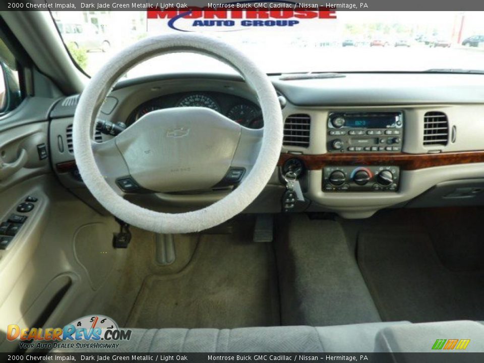 2000 Chevrolet Impala Dark Jade Green Metallic / Light Oak Photo #18