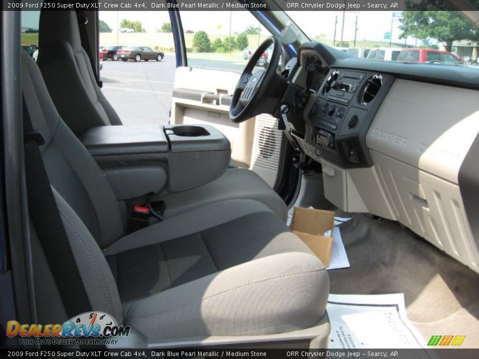 2009 Ford F250 Super Duty XLT Crew Cab 4x4 Dark Blue Pearl Metallic / Medium Stone Photo #18