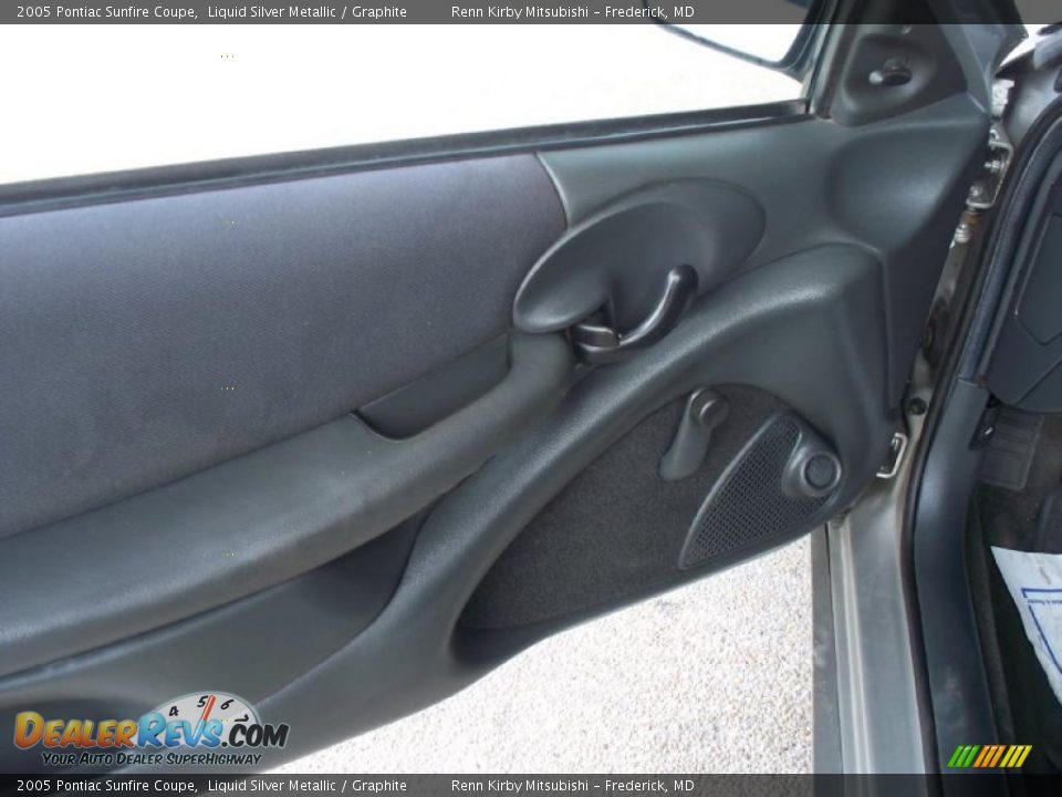 2005 Pontiac Sunfire Coupe Liquid Silver Metallic / Graphite Photo #5
