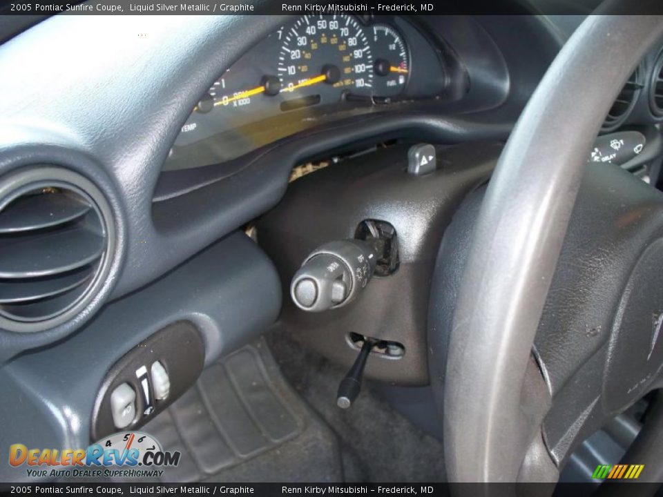 2005 Pontiac Sunfire Coupe Liquid Silver Metallic / Graphite Photo #7