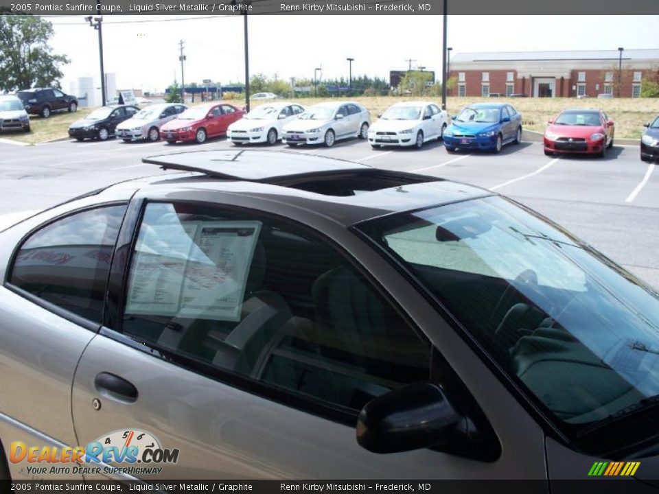 2005 Pontiac Sunfire Coupe Liquid Silver Metallic / Graphite Photo #17
