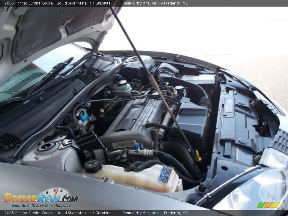 2005 Pontiac Sunfire Coupe Liquid Silver Metallic / Graphite Photo #19