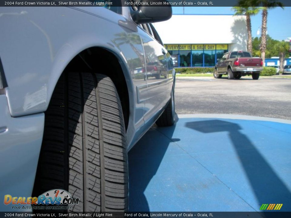 2004 Ford Crown Victoria LX Silver Birch Metallic / Light Flint Photo #10