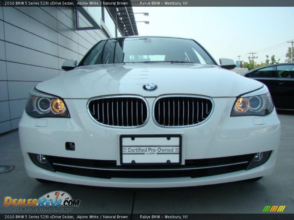 2010 BMW 5 Series 528i xDrive Sedan Alpine White / Natural Brown Photo #2