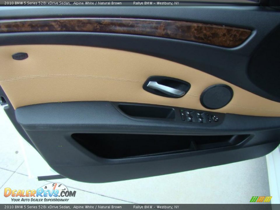 2010 BMW 5 Series 528i xDrive Sedan Alpine White / Natural Brown Photo #7