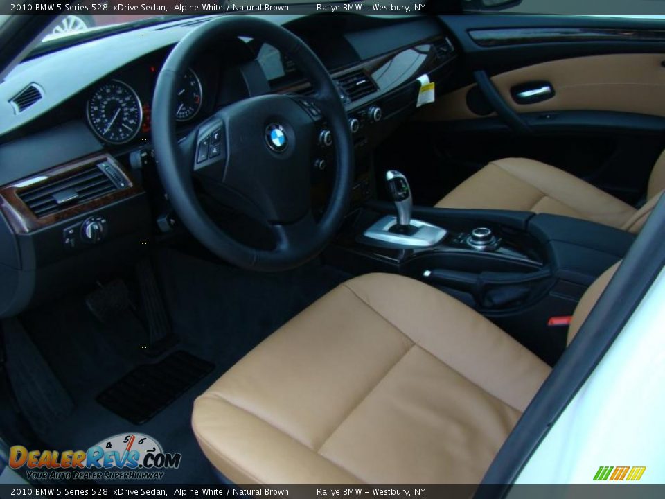 2010 BMW 5 Series 528i xDrive Sedan Alpine White / Natural Brown Photo #10