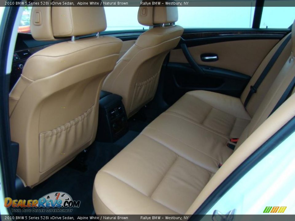 2010 BMW 5 Series 528i xDrive Sedan Alpine White / Natural Brown Photo #11