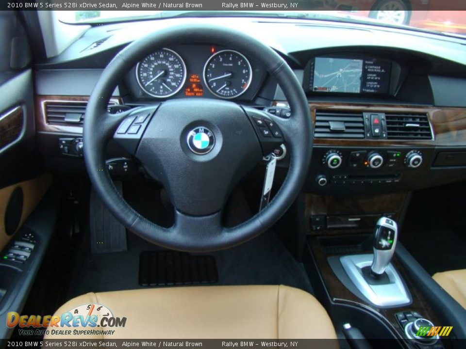 2010 BMW 5 Series 528i xDrive Sedan Alpine White / Natural Brown Photo #12