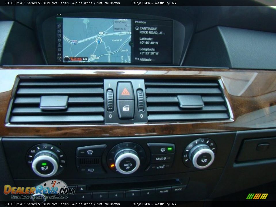 2010 BMW 5 Series 528i xDrive Sedan Alpine White / Natural Brown Photo #13