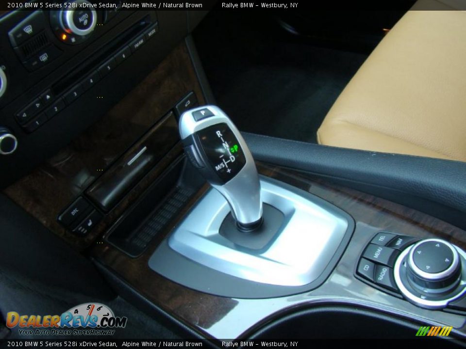2010 BMW 5 Series 528i xDrive Sedan Alpine White / Natural Brown Photo #14