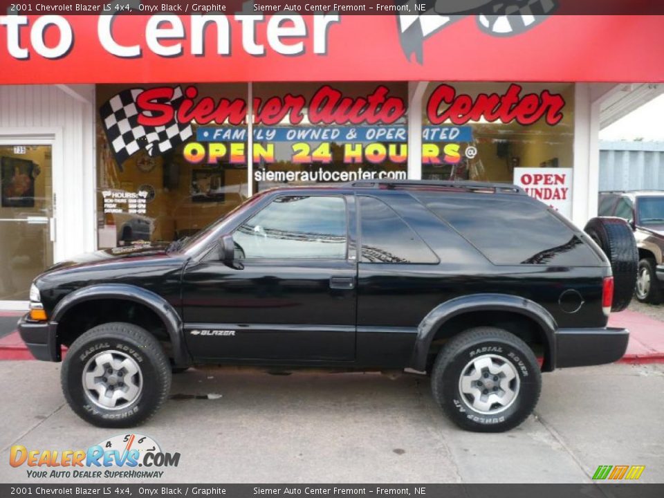 2001 Chevrolet Blazer LS 4x4 Onyx Black / Graphite Photo #1