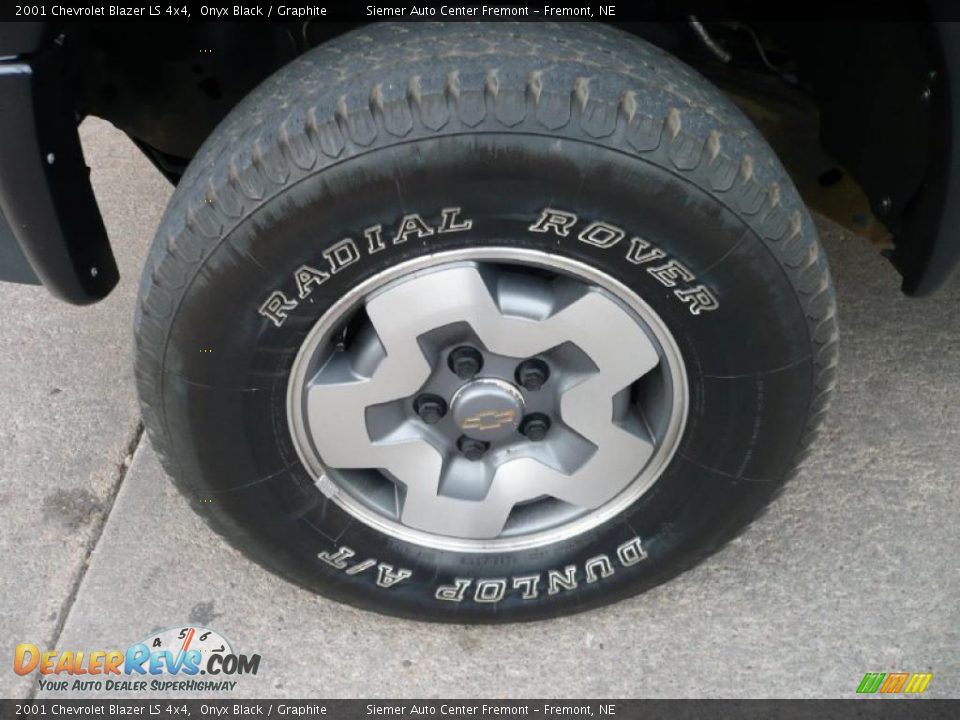 2001 Chevrolet Blazer LS 4x4 Onyx Black / Graphite Photo #2