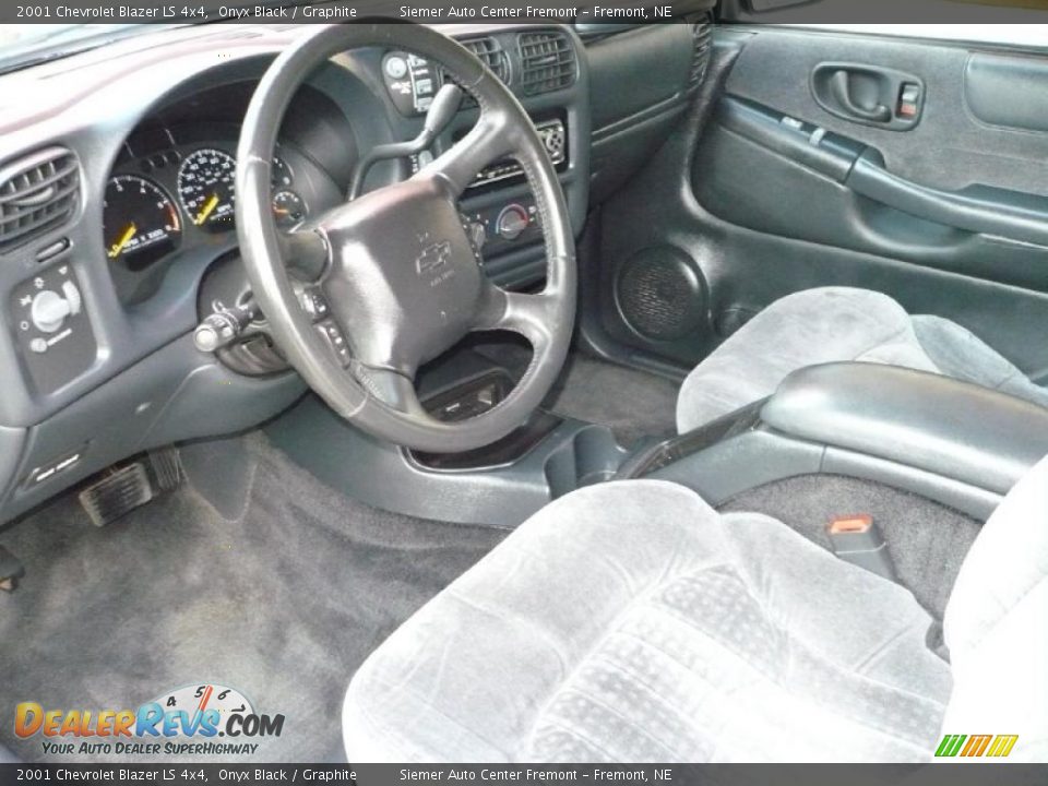 2001 Chevrolet Blazer LS 4x4 Onyx Black / Graphite Photo #9