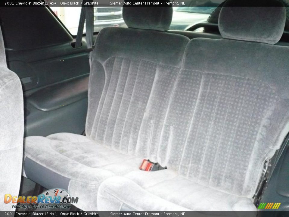 2001 Chevrolet Blazer LS 4x4 Onyx Black / Graphite Photo #12