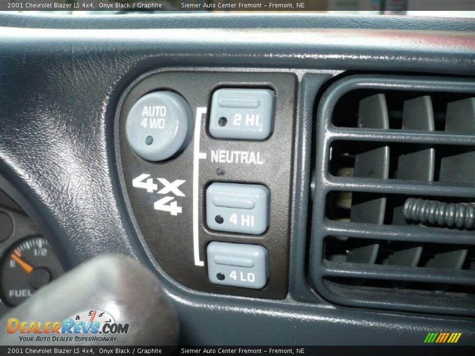 2001 Chevrolet Blazer LS 4x4 Onyx Black / Graphite Photo #14