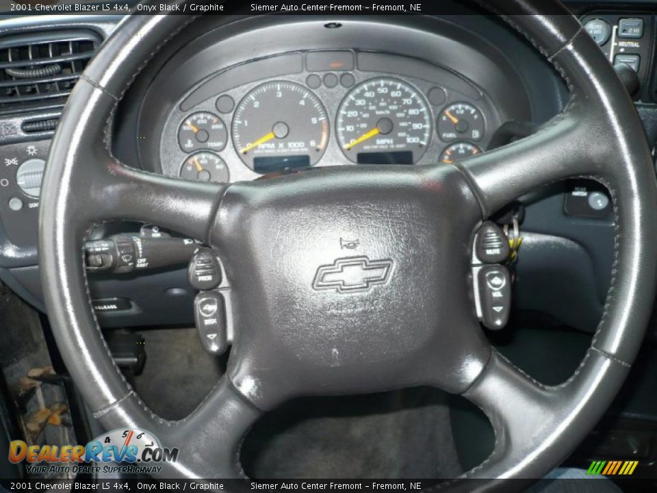 2001 Chevrolet Blazer LS 4x4 Onyx Black / Graphite Photo #15