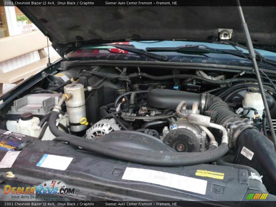 2001 Chevrolet Blazer LS 4x4 Onyx Black / Graphite Photo #19