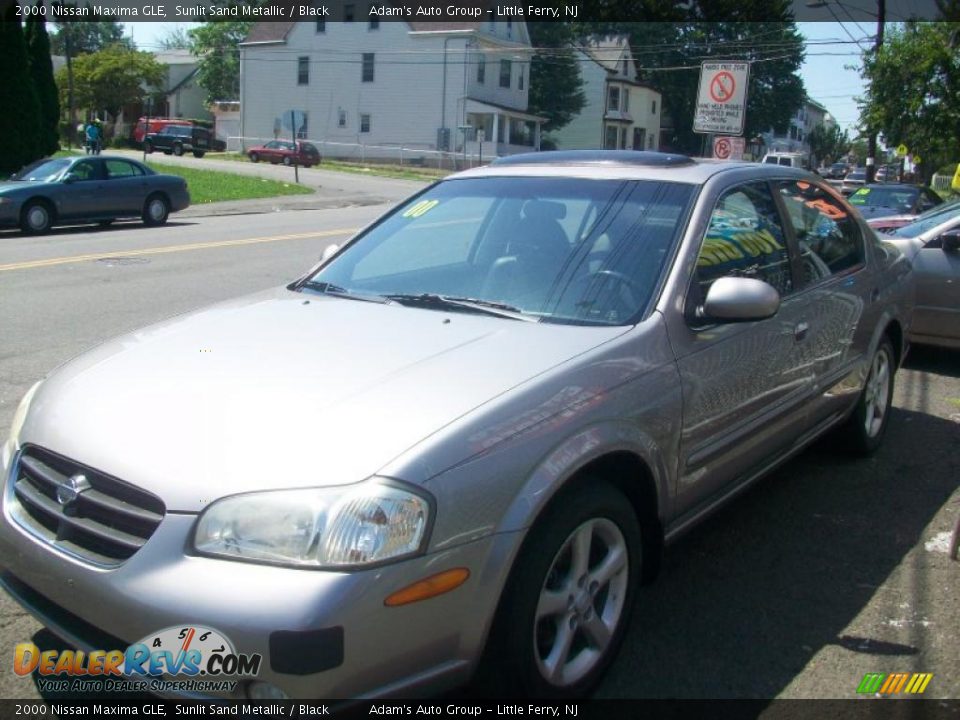 2000 Nissan Maxima GLE Sunlit Sand Metallic / Black Photo #1