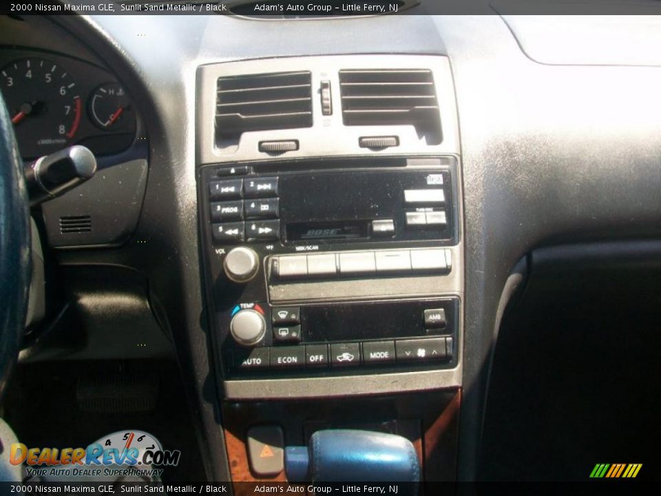 2000 Nissan Maxima GLE Sunlit Sand Metallic / Black Photo #8
