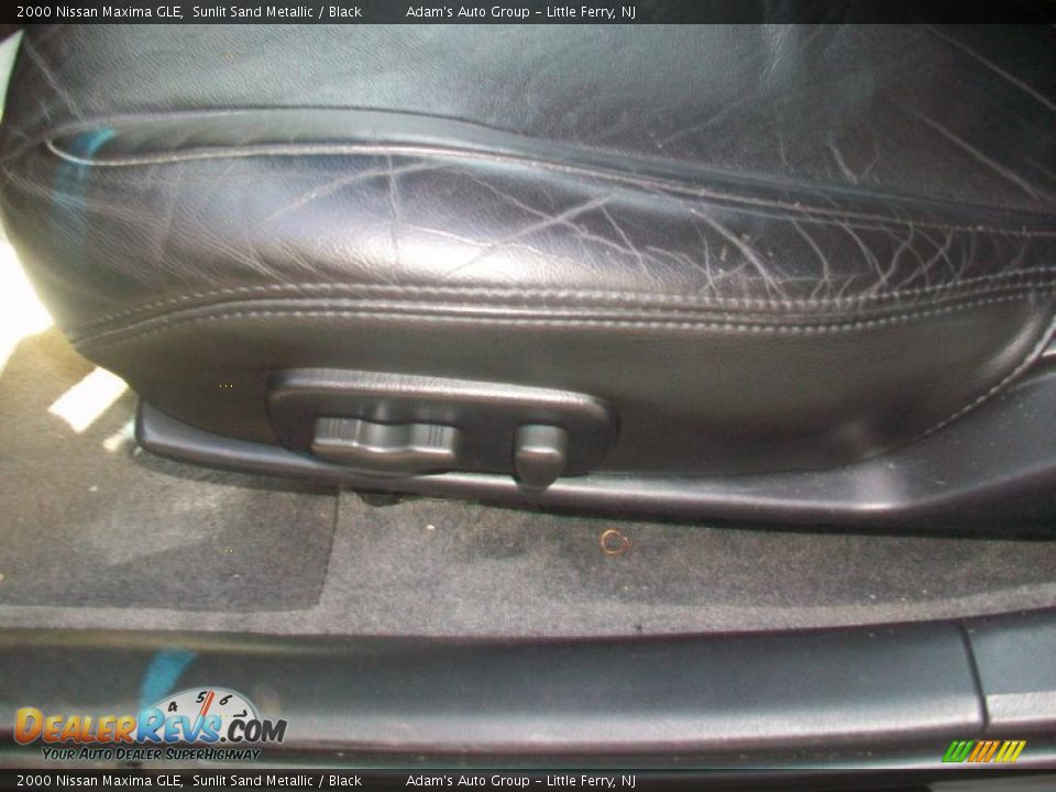 2000 Nissan Maxima GLE Sunlit Sand Metallic / Black Photo #16