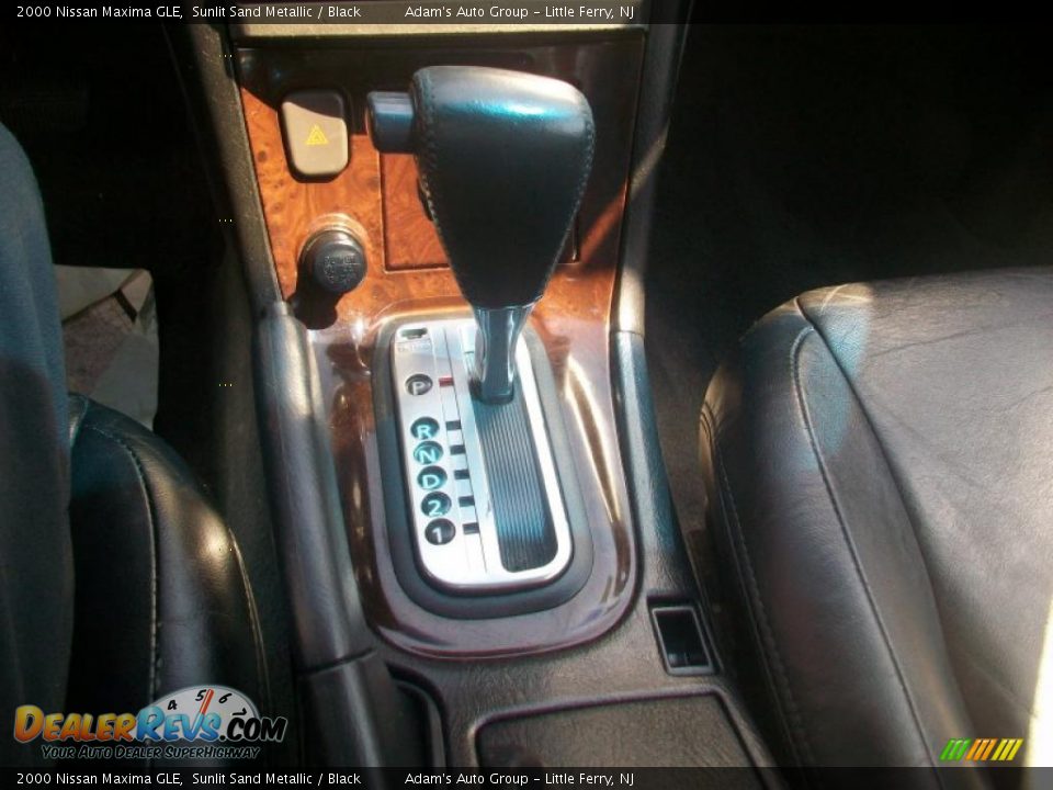 2000 Nissan Maxima GLE Sunlit Sand Metallic / Black Photo #18