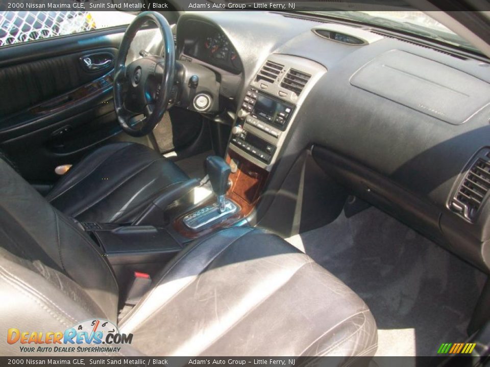 2000 Nissan Maxima GLE Sunlit Sand Metallic / Black Photo #22
