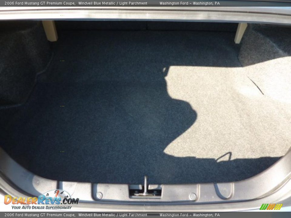 2006 Ford Mustang GT Premium Coupe Windveil Blue Metallic / Light Parchment Photo #14