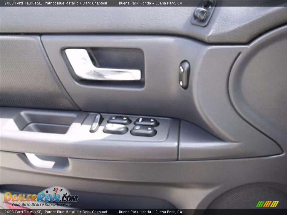2003 Ford Taurus SE Patriot Blue Metallic / Dark Charcoal Photo #19