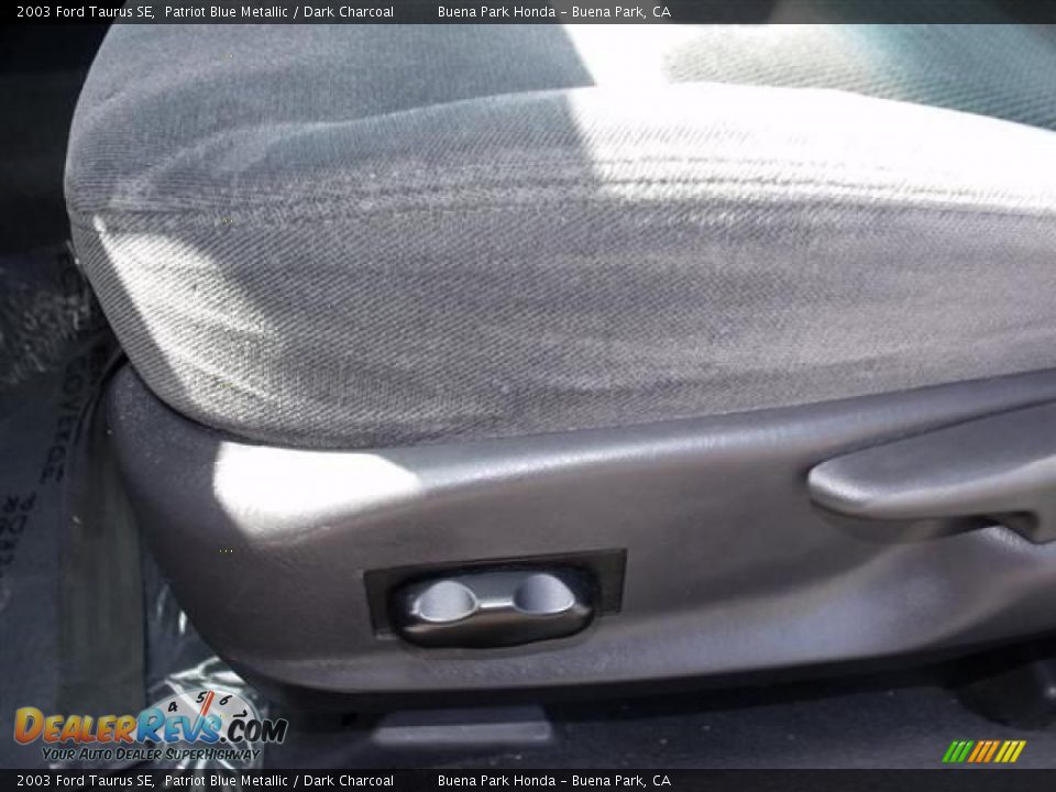 2003 Ford Taurus SE Patriot Blue Metallic / Dark Charcoal Photo #20