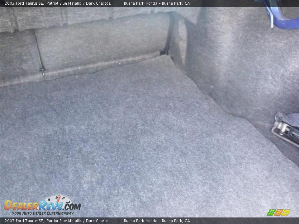 2003 Ford Taurus SE Patriot Blue Metallic / Dark Charcoal Photo #24