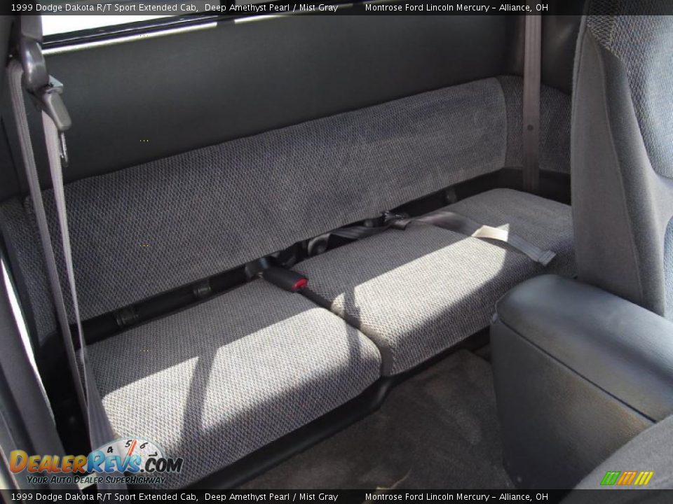 1999 Dodge Dakota R/T Sport Extended Cab Deep Amethyst Pearl / Mist Gray Photo #18