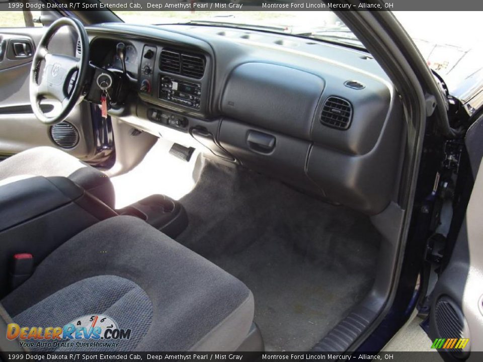1999 Dodge Dakota R/T Sport Extended Cab Deep Amethyst Pearl / Mist Gray Photo #20