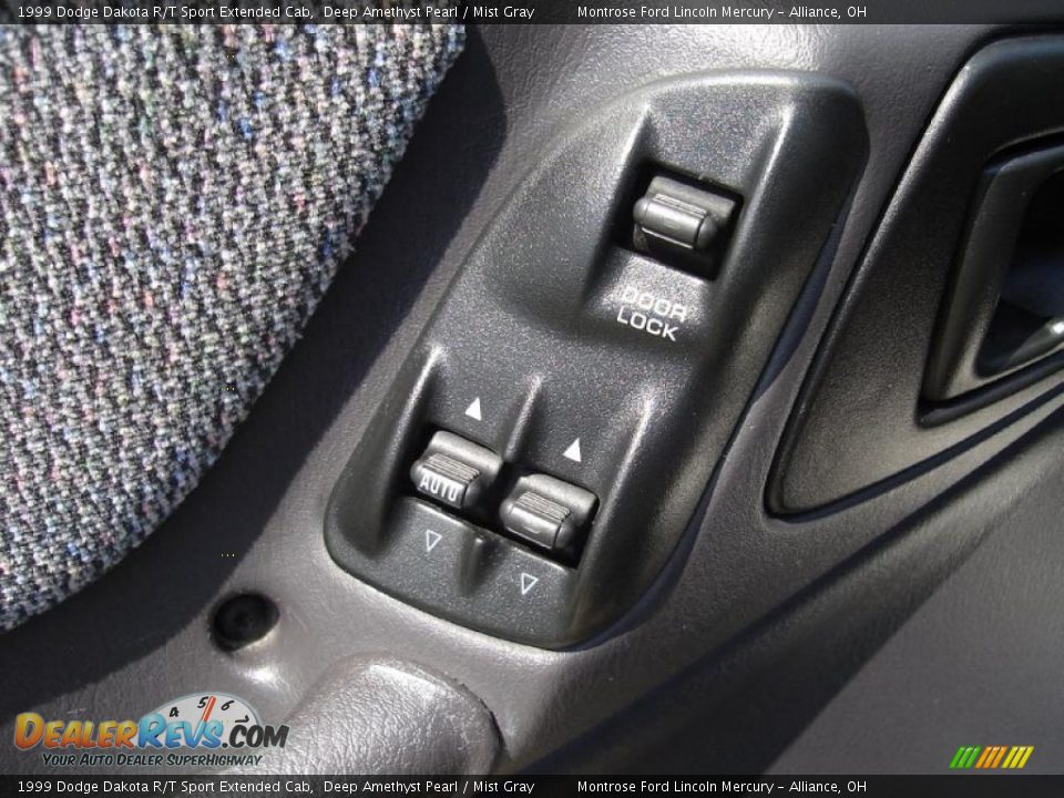 1999 Dodge Dakota R/T Sport Extended Cab Deep Amethyst Pearl / Mist Gray Photo #23