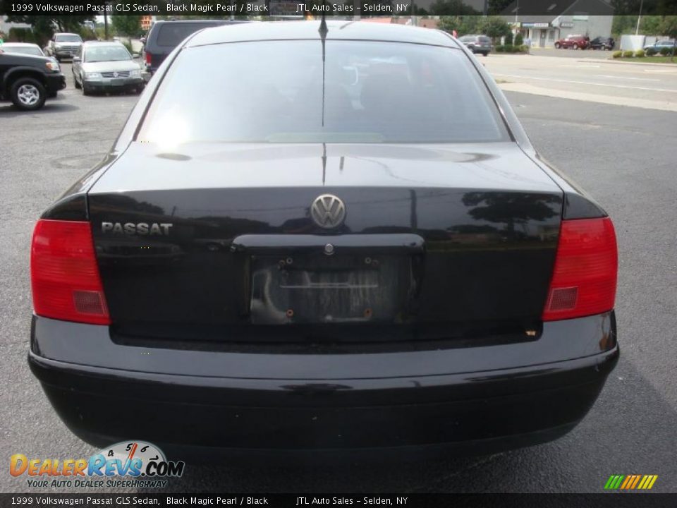 1999 Volkswagen Passat GLS Sedan Black Magic Pearl / Black Photo #5