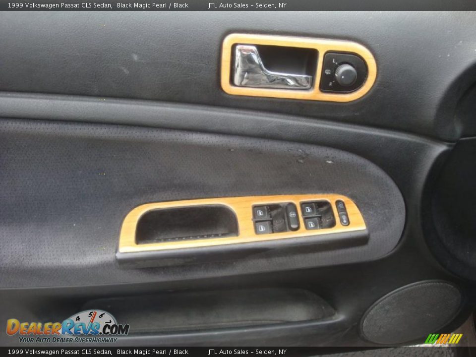 1999 Volkswagen Passat GLS Sedan Black Magic Pearl / Black Photo #8