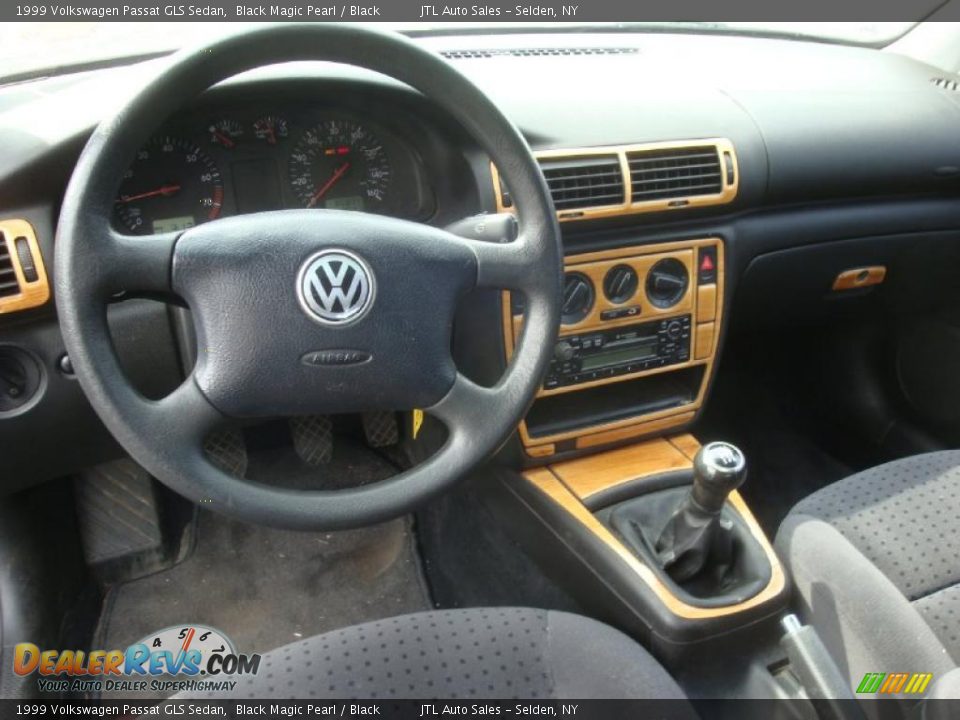 1999 Volkswagen Passat GLS Sedan Black Magic Pearl / Black Photo #11