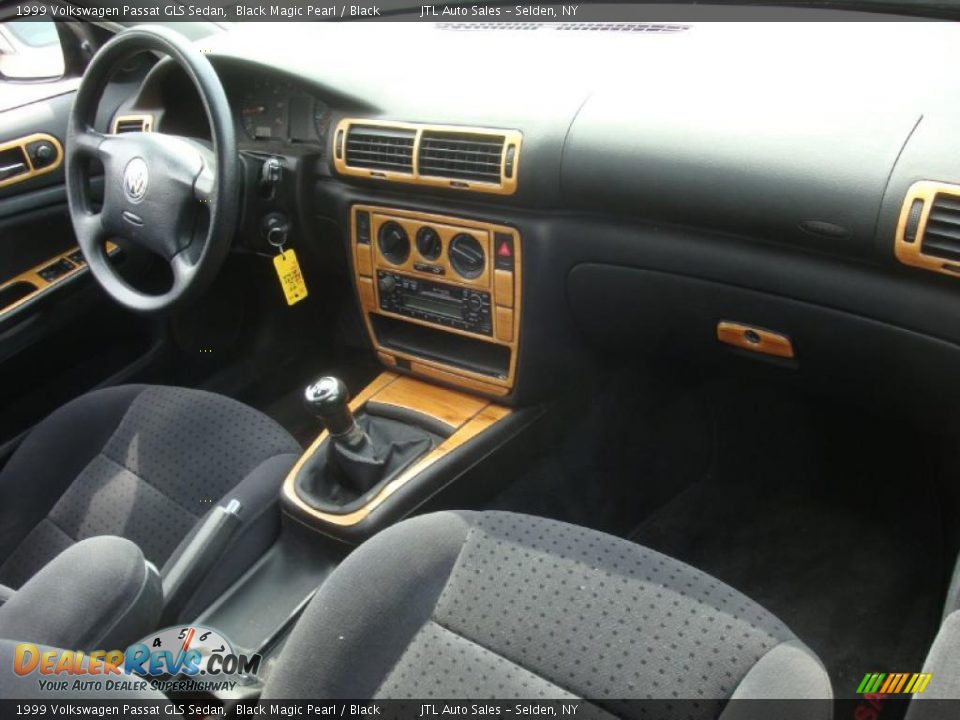 1999 Volkswagen Passat GLS Sedan Black Magic Pearl / Black Photo #12