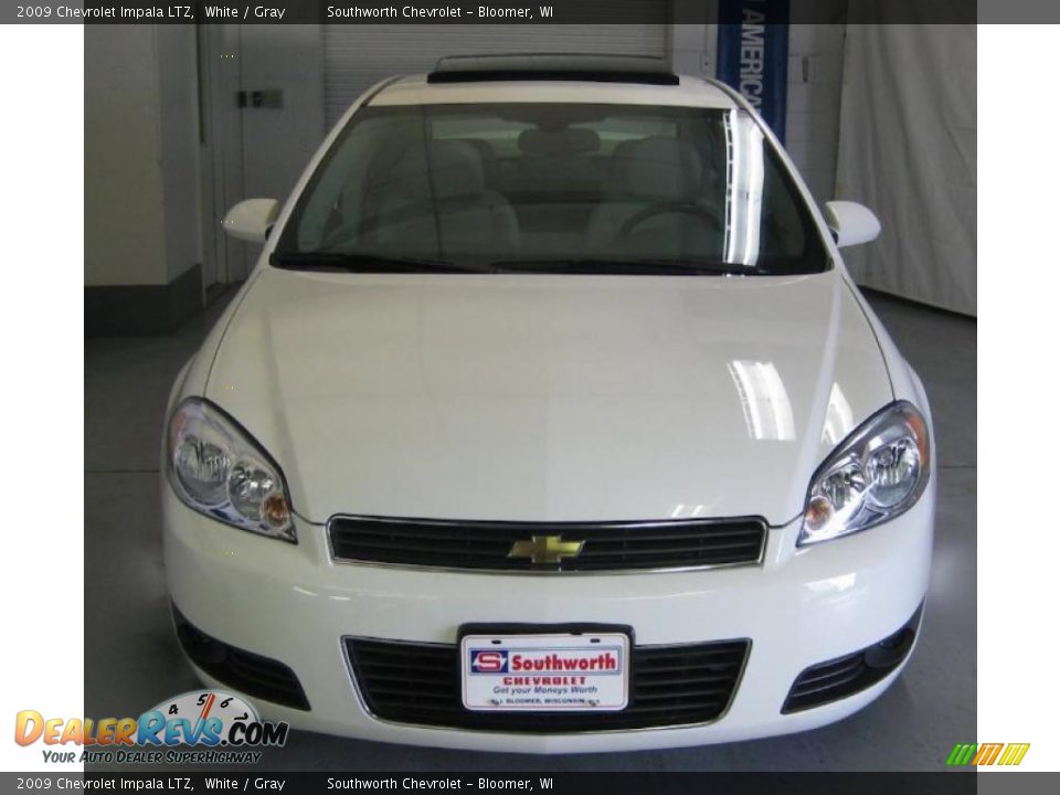 2009 Chevrolet Impala LTZ White / Gray Photo #2