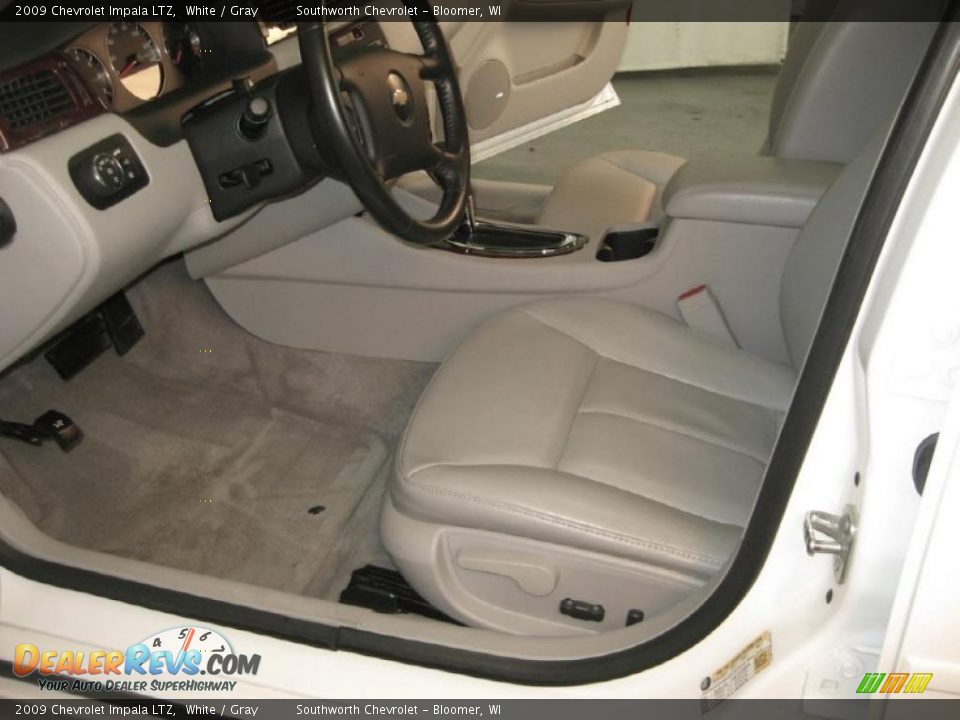 2009 Chevrolet Impala LTZ White / Gray Photo #6