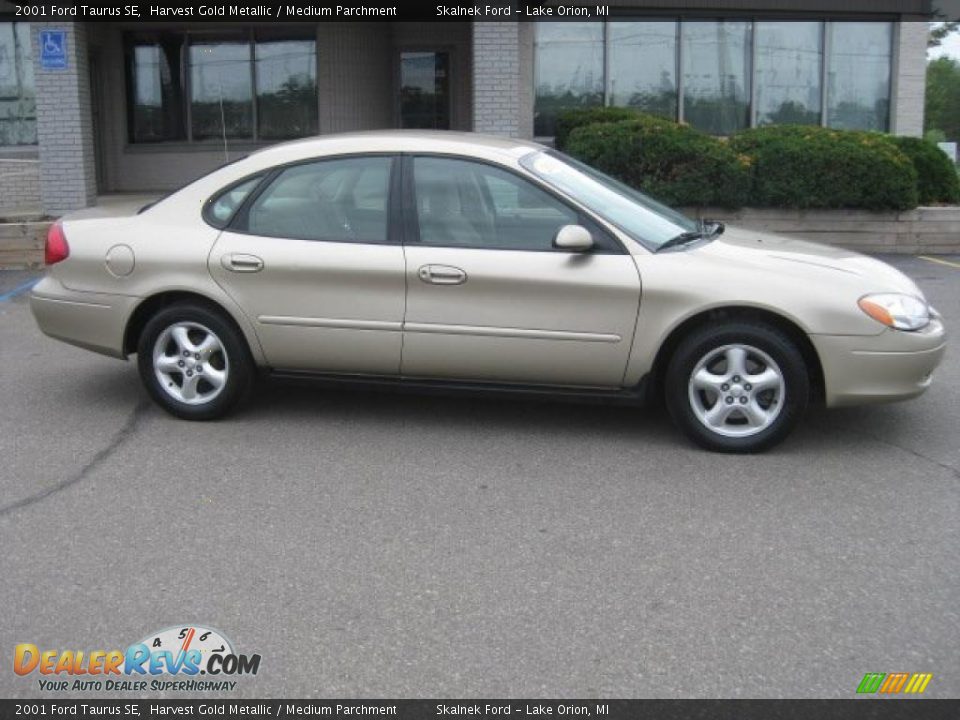 2001 Ford Taurus SE Harvest Gold Metallic / Medium Parchment Photo #2