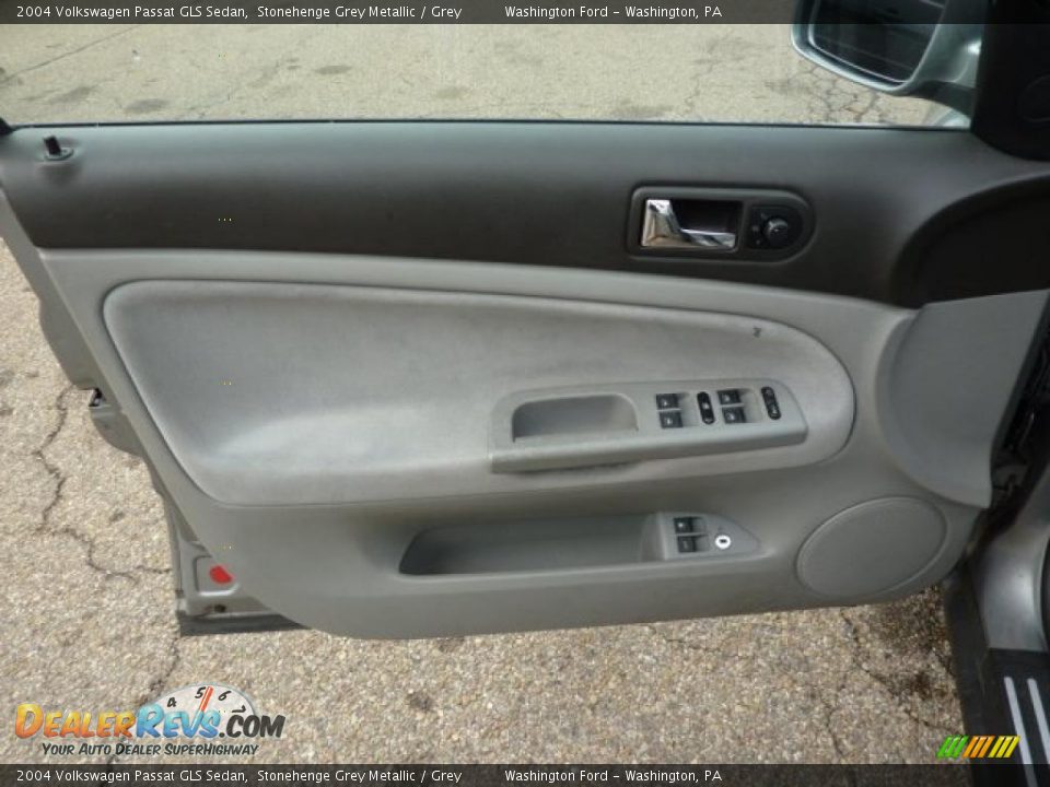 2004 Volkswagen Passat GLS Sedan Stonehenge Grey Metallic / Grey Photo #12