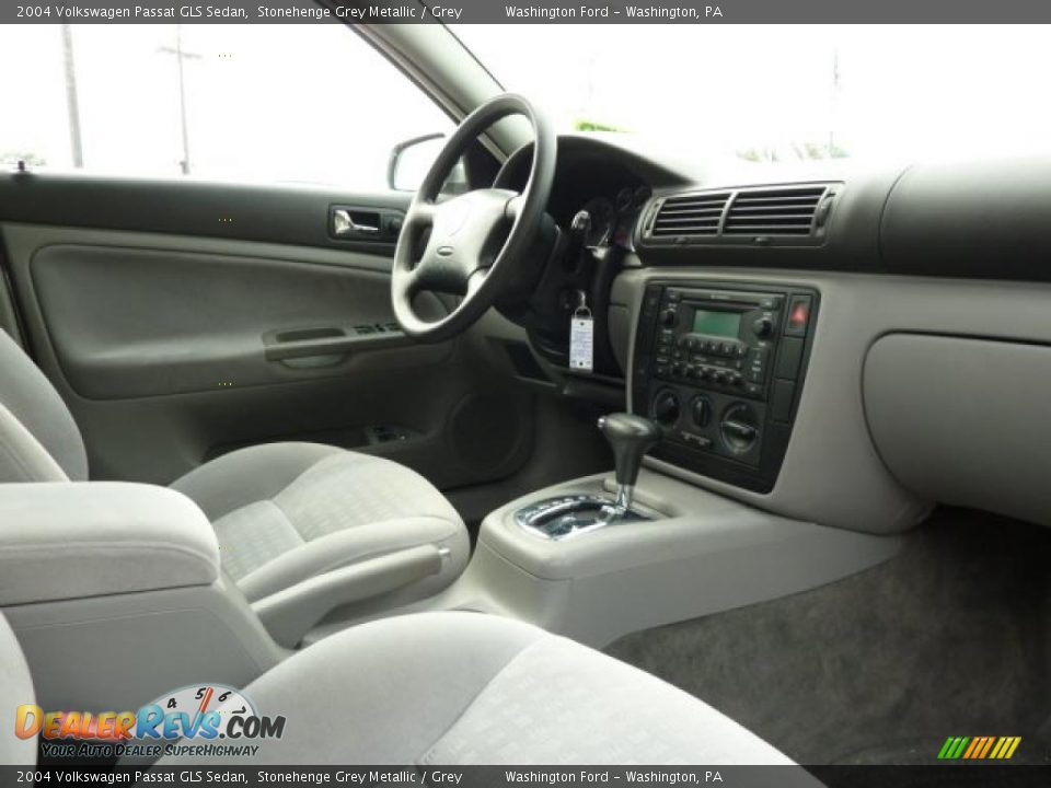2004 Volkswagen Passat GLS Sedan Stonehenge Grey Metallic / Grey Photo #17
