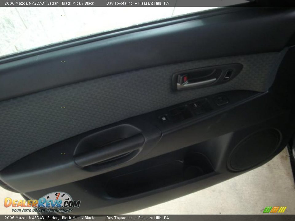 2006 Mazda MAZDA3 i Sedan Black Mica / Black Photo #10
