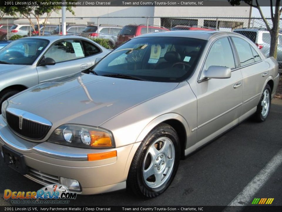 2001 Lincoln LS V6 Ivory Parchment Metallic / Deep Charcoal Photo #2