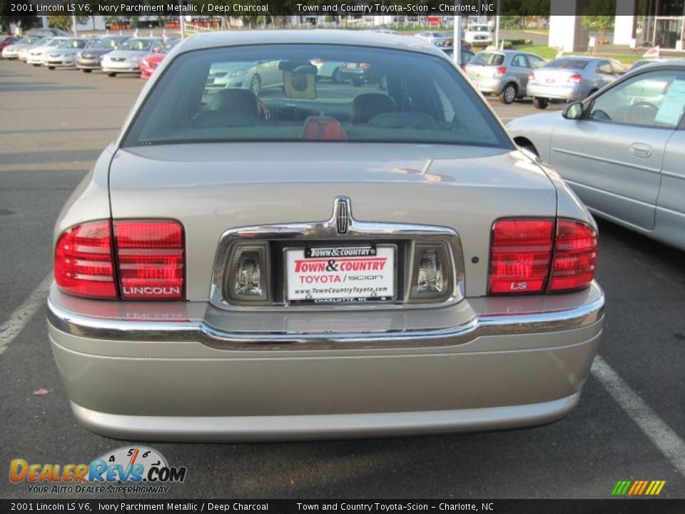 2001 Lincoln LS V6 Ivory Parchment Metallic / Deep Charcoal Photo #4