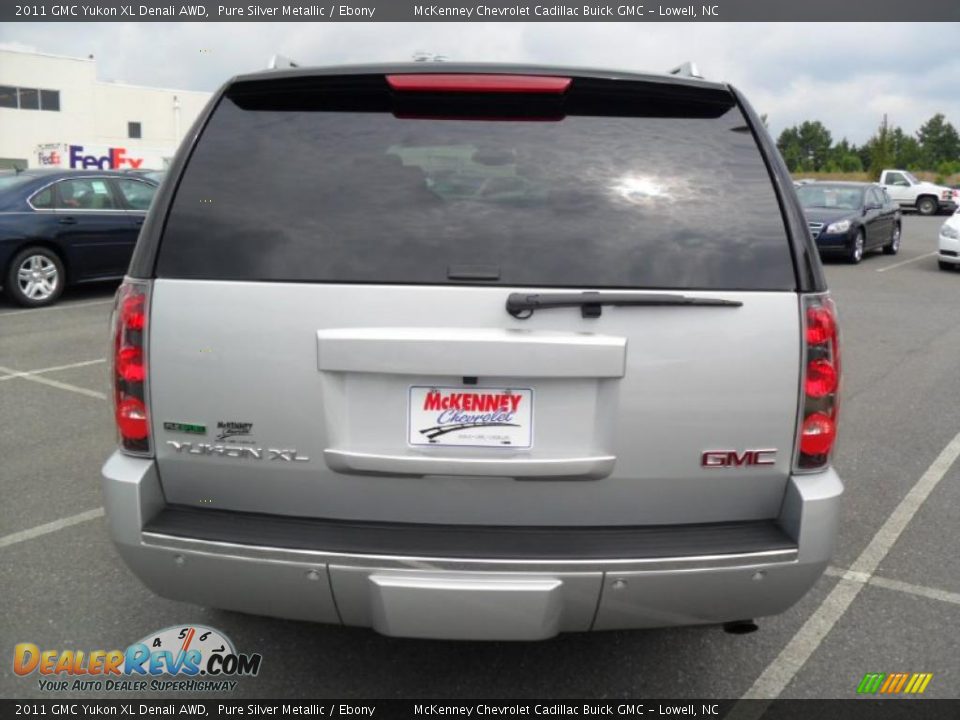 2011 GMC Yukon XL Denali AWD Pure Silver Metallic / Ebony Photo #3