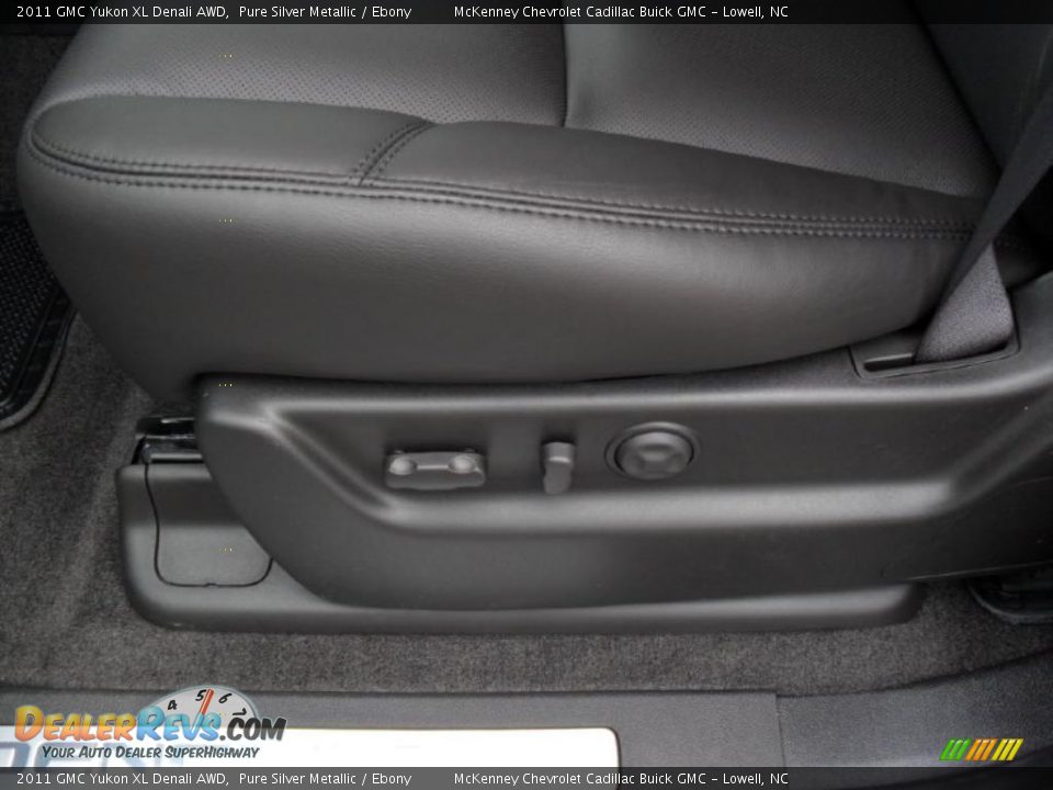 2011 GMC Yukon XL Denali AWD Pure Silver Metallic / Ebony Photo #8