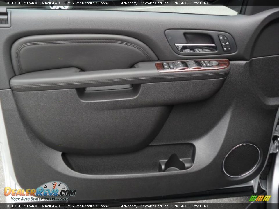 2011 GMC Yukon XL Denali AWD Pure Silver Metallic / Ebony Photo #9