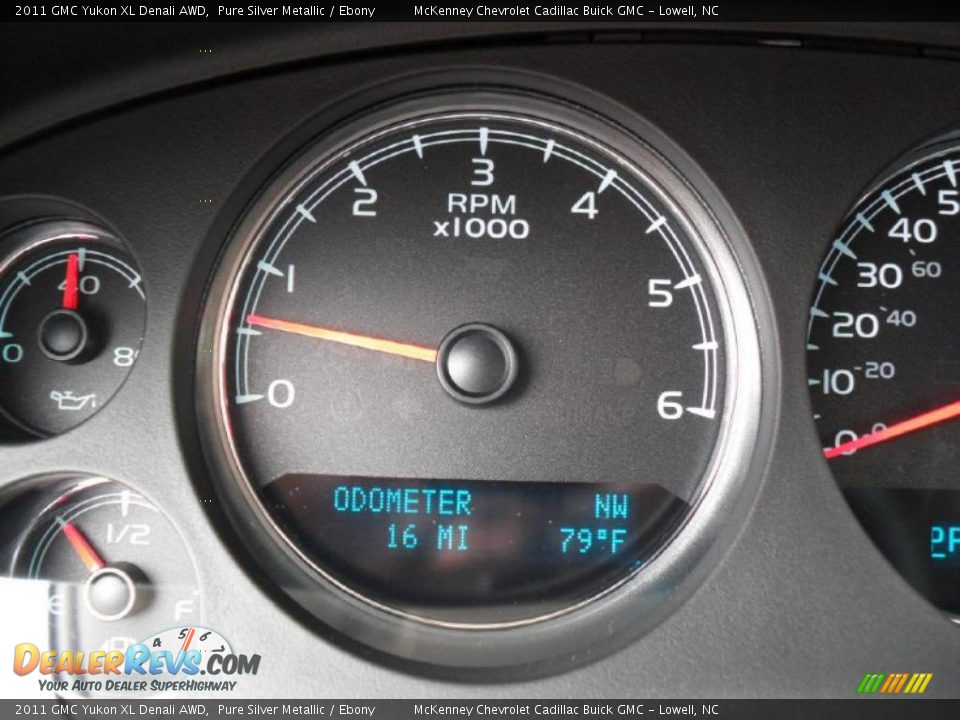 2011 GMC Yukon XL Denali AWD Pure Silver Metallic / Ebony Photo #13